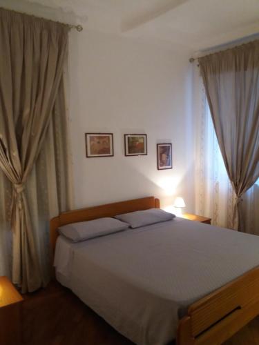 En eller flere senge i et værelse på Domus Sottoripa