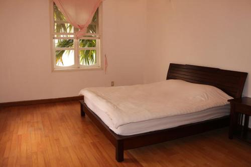 Giường trong phòng chung tại One bedroom apartment 40 Xuan Dieu
