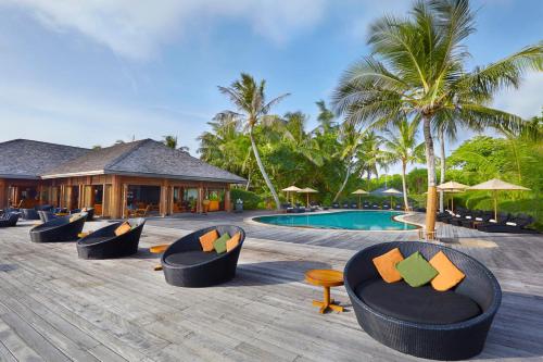 Bazén v ubytování Kuredu Island Resort & Spa nebo v jeho okolí
