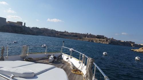 Paisaje cerca de este barco