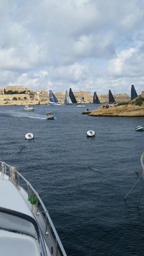 Paisaje cerca de este barco