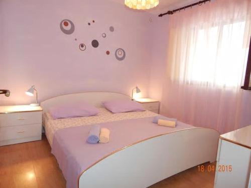 a bedroom with a bed with two towels on it at Holiday home Ivo in Prigradica