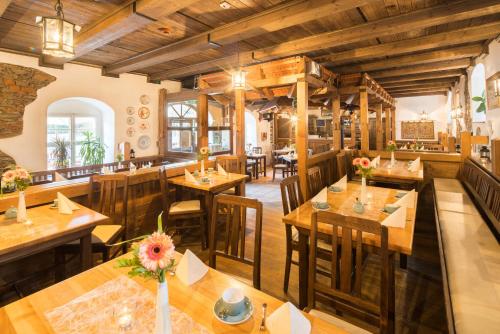 Restaurant o un lloc per menjar a Schlosshotel Klaffenbach