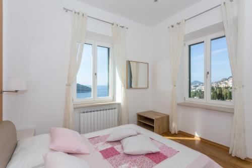 Postel nebo postele na pokoji v ubytování Apartments Villa Victoria 2