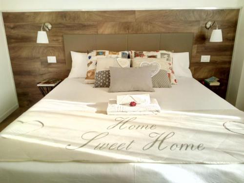 Postel nebo postele na pokoji v ubytování Ledro Lake Suites