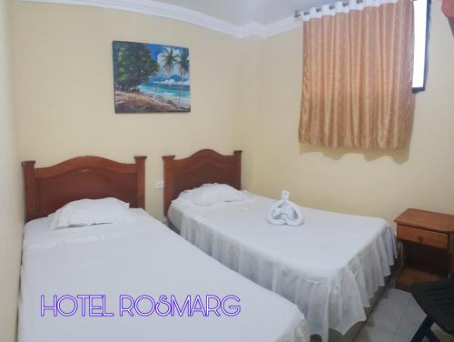 Una cama o camas en una habitación de Hotel Rosmarg