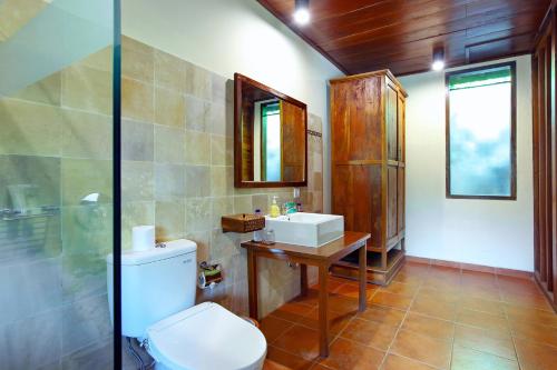 Ett badrum på Ubud Heaven Sayan