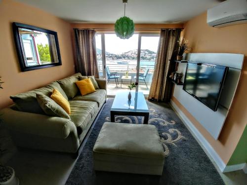 Dubrovnik 2 bedroom 2 bathroom sea view, private free parking