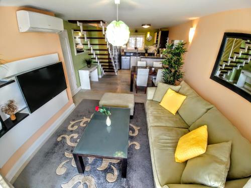 Dubrovnik 2 bedroom 2 bathroom sea view, private free parking