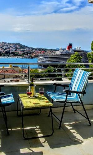 Dubrovnik 2 bedroom 2 bathroom sea view, private free parking