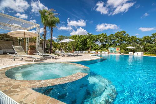 Bazén v ubytování Sangiorgio Resort & Spa nebo v jeho okolí