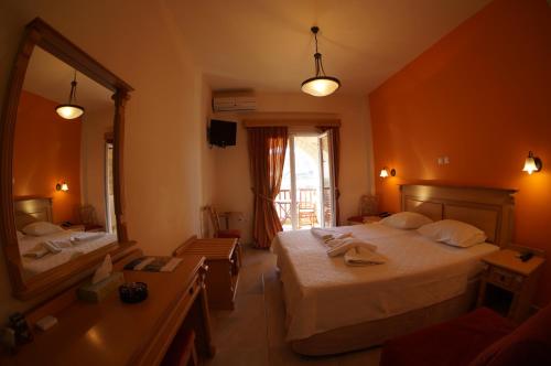 Postel nebo postele na pokoji v ubytování Archipelagos Hotel