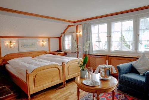 Llit o llits en una habitació de Romantik Hotel Säntis