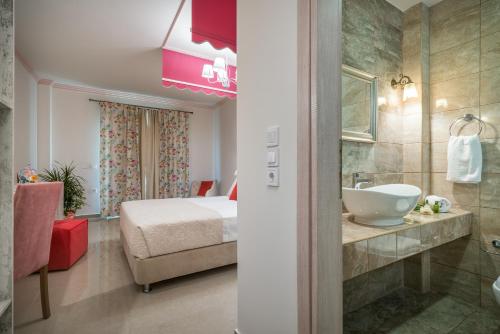 Koupelna v ubytování Aeolos Boutique Hotel & Suites