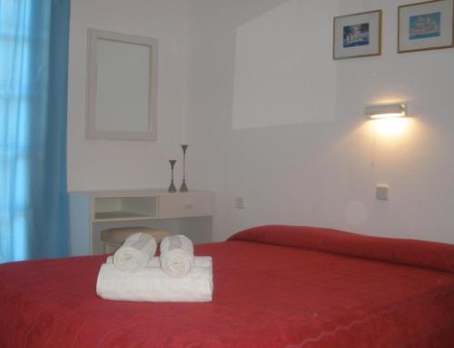 Ένα ή περισσότερα κρεβάτια σε δωμάτιο στο Aigialis Apartments & Studios