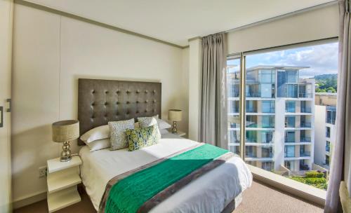 Säng eller sängar i ett rum på The Quadrant Apartments