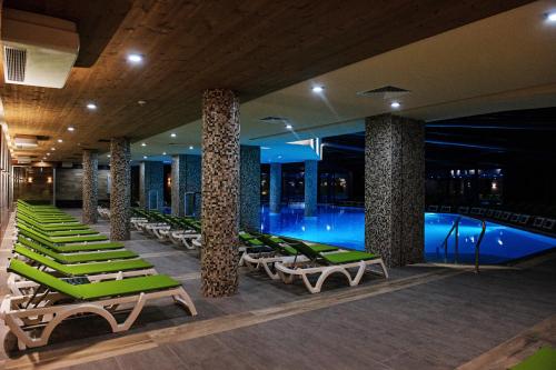 Bazén v ubytování Hot Springs Medical and SPA nebo v jeho okolí