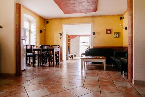 a living room with a couch and a table at Landhotel Airport-Inn in Lautzenhausen