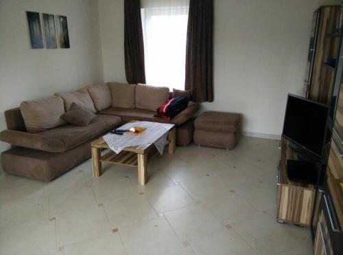 a living room with a couch and a coffee table at Gemutlicher Ferienbungalow am Felsensee bei Pretzien in Pretzien