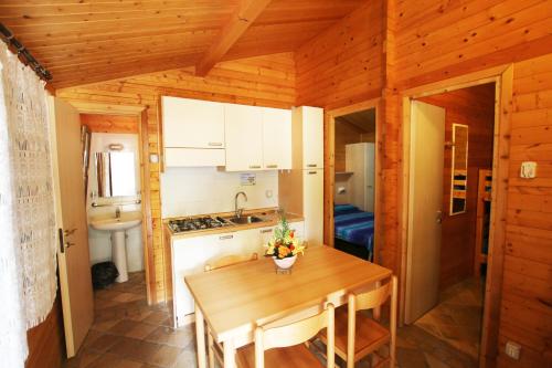 A kitchen or kitchenette at Campeggio Boscoverde