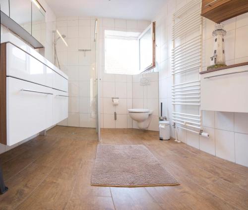 Et badeværelse på Ferienwohnungen Amrumbank