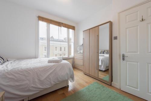 ロンドンにあるCharming 2 bed flat in Earl's Court, sleeps 6のギャラリーの写真