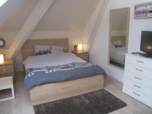 A bed or beds in a room at Chambres Privatives Chez l'Habitant