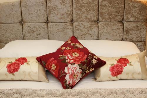 A bed or beds in a room at The Ormonde 