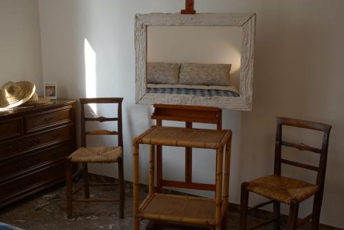 a room with two chairs and a mirror at L'incrocio - Bed&Breakfast in Imola