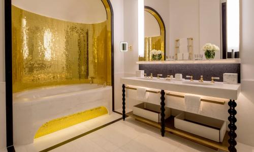 Four Seasons Hotel London at Tower Bridge Image