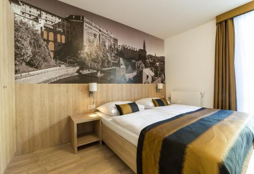 Ένα ή περισσότερα κρεβάτια σε δωμάτιο στο Garni hotel Castle Bridge