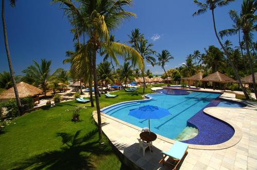 una foto di una piscina in un resort di Pousada Praia dos Carneiros a Praia dos Carneiros