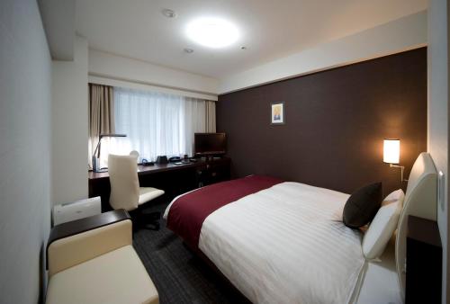 Katil atau katil-katil dalam bilik di Daiwa Roynet Hotel Shin-Yokohama