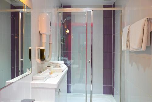 
A bathroom at Best Western London Peckham Hotel
