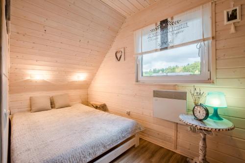 Ένα ή περισσότερα κρεβάτια σε δωμάτιο στο Prowansalskie Nuty