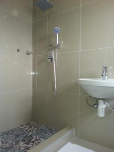 Bilik mandi di Elilo Bed and breakfast