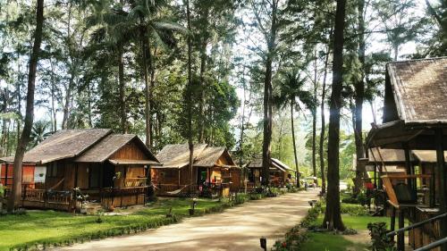 Gallery image of Eco Lanta Hideaway Beach Resort in Ko Lanta