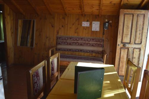 a dining room with a table and chairs in a cabin at Cabañas Hecmar in Pichilemu