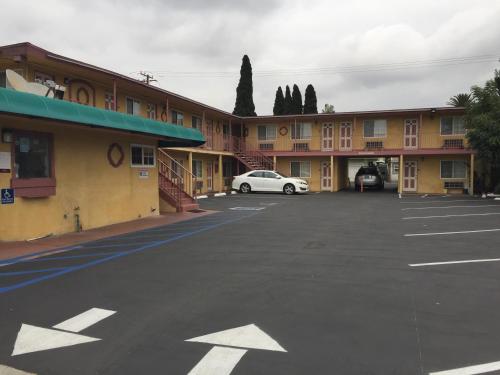 Super 7 Motel