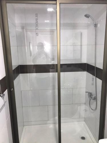a shower with a glass door in a bathroom at Residencial Victoria Said in Linares
