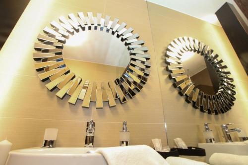 Bathroom sa Hotel Orhideea