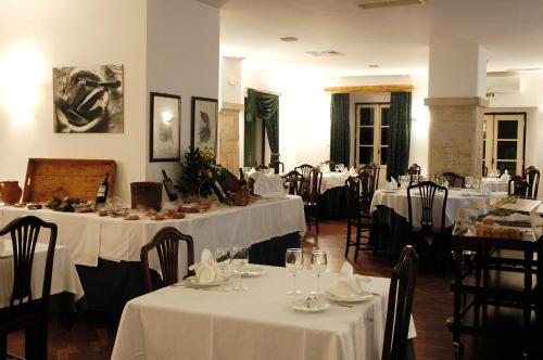 Un restaurante o sitio para comer en Monte da Amoreira