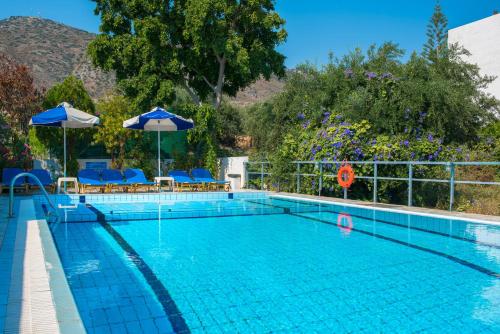 Poolen vid eller i närheten av Nontas Apartments