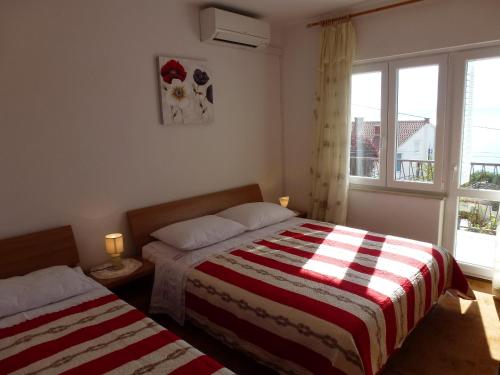 Seaview Family Apartment with Grand Terrace