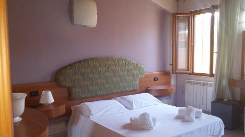 A bed or beds in a room at Albergo Dell'angelo