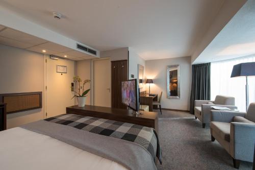 Un pat sau paturi într-o cameră la Bilderberg Garden Hotel