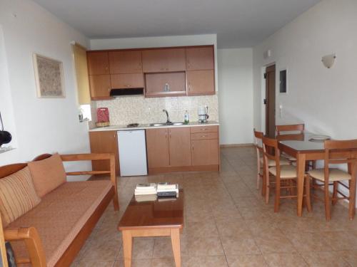 a living room and kitchen with a couch and a table at Ravdoucha Beach Studios in Ravdhoúkha