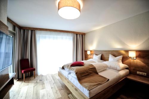 Postel nebo postele na pokoji v ubytování Hotel Dorfstadl