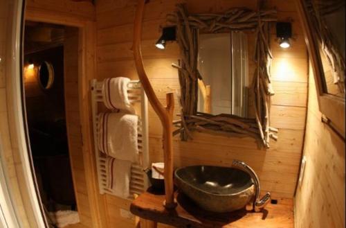 Kylpyhuone majoituspaikassa Les Cabanes en Provence