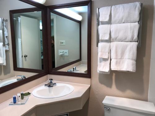 Bagno di Radisson Hotel Louisville North